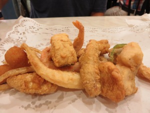 Perfectly fried seafood mix 