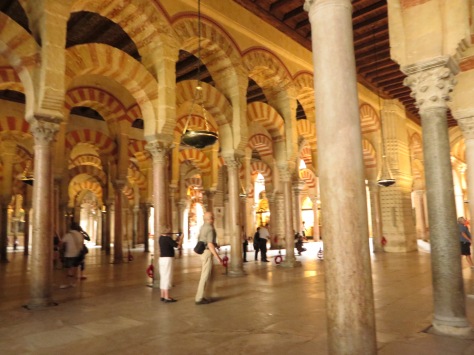 Memorizing repeating arches throughout the interior of La Mezquita 